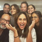 Kareena Kapoor Instagram - Ok it’s OFFICIALLY Summer holiday time…❤️ The BEST team ever …❤️#The Crew Schedule Wrap…