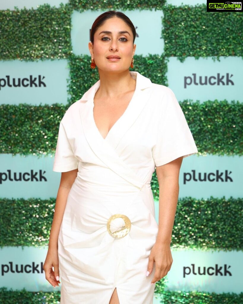 Kareena Kapoor Instagram - Super excited to share that I am teaming up with @pluckk.in, a fresh fruits and vegetables brand which is focused on lifestyle, health, and wellness. Pluckk's dedication to safe, fresh, & clean produce sourced directly from 1000 plus farmers nationwide demonstrates their commitment to Indian families. As a mother, I have always prioritized natural fresh fruits and veggies. Which is why I connect with what Pluckk stands for. As Pluckk’s Brand Ambassador and now Investor, I am thrilled to help families Eat Good and Do Great, as I truly believe in the mantra, you are what you eat 😄 #pluckk #eatgooddogreat #partnership