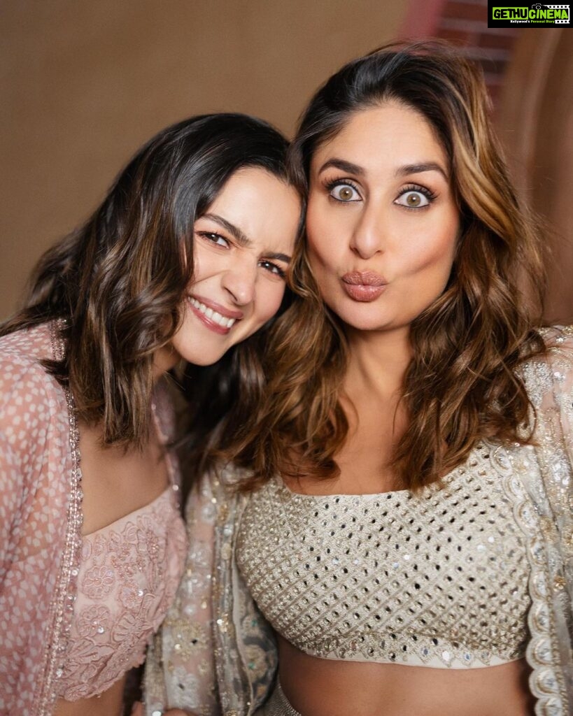 Kareena Kapoor Instagram - 💁‍♀️🪞♥️ Can it get any better… 😉 P.S. Can someone please cast us in a film together…although we may spend most of our time on set reflecting 🪞😋