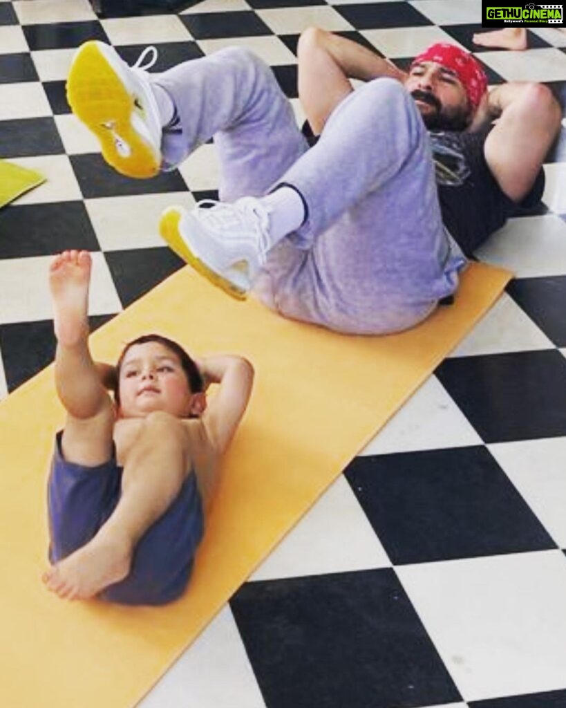 Kareena Kapoor Instagram - IT All starts on the MAT…⭐️😇 Heal❤️Inspire❤️Love❤️ Happy International Yoga Day… #Keep Moving…