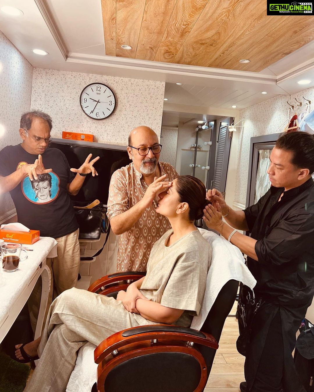 Kareena Kapoor Instagram - DAY-37❤️THE CREW❤️ 📸 By the wonderful @mikedesir