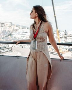 Kareena Kapoor Instagram - What a day…❤️
@pumaindia @pumamotorsport @f1 
@alfaromeostake @valtteribottas @yuvisofficial