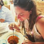 Kareena Kapoor Instagram - Happy Friendship Day my ❤️… You truly know how to make me feel the happiest with each bite…🌈💖 Spaghetti Girl foreva❤️ #Any spaghetti girls out there?You know what I feel?🌈