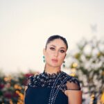 Kareena Kapoor Instagram - “Minimalism is not a lack of something. It’s simply the perfect amount of something” -Nicholas Burroughs Master couturier @shahabdurazi 🖤
