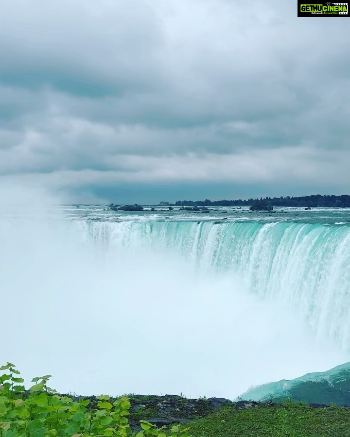 Karishma Kotak Instagram - When nature decides to show off!!!!! Beautiful #niagarafalls 🌊 Niagara Falls