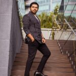 Karthi Instagram – Many thanks to the friends from press and media at Bengaluru for the love and support. 🙏🏽

Much love to the young influencers. ❤️

Naangalum James Bond mathiri pose kuduppomilla😎

#PS2 #PonniyinSelvan2 

Styled by #poornimaramaswamy 

📸 @arunprasath_photography