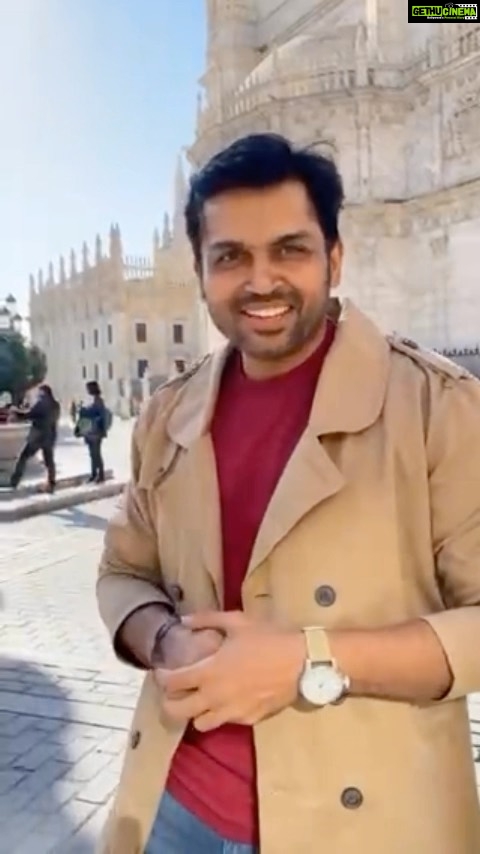 Karthi Instagram - Merry Christmas Makkalae!!