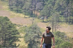 Karthi Instagram - Treks in forests are the trips I most look forward to. This one was way back during filming of #Siruthai
#ThrowbackThursday