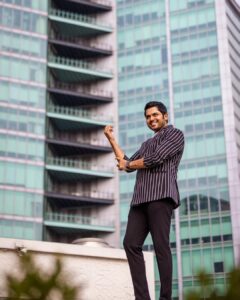 Karthi Instagram - Many thanks to the friends from press and media at Bengaluru for the love and support. 🙏🏽

Much love to the young influencers. ❤️

Naangalum James Bond mathiri pose kuduppomilla😎

#PS2 #PonniyinSelvan2 

Styled by #poornimaramaswamy 

📸 @arunprasath_photography