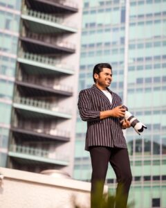 Karthi Instagram - Many thanks to the friends from press and media at Bengaluru for the love and support. 🙏🏽

Much love to the young influencers. ❤️

Naangalum James Bond mathiri pose kuduppomilla😎

#PS2 #PonniyinSelvan2 

Styled by #poornimaramaswamy 

📸 @arunprasath_photography