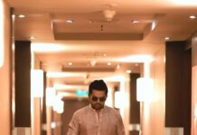 Karthi Instagram - The promotion tour comes to an end. We had a lot of fun traveling together but never expected it would turn out to be emotional too. All set for BIG DAY TOMORROW! #PS2 #PonniyinSelvan2 Styled by #poornimaramaswamy Kurtas by @rohitgandhirahulkhanna 🎥@pranavcsubash_photography Cuts - @abhishek.g_a