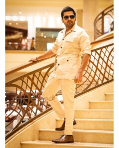Karthi Instagram - Guys please watch PS1 and prep yourself for #PS2. Thank you Mumbai!💙 

#PonniyinSelvan2 

Styled by #poornimaramaswamy 

📸 @arunprasath_photography