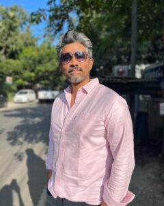 Karthik Kumar Instagram - Jan 21/22 weekend is Bangalore & Chennai. 4 diffferent #ComedyClubs & 1 show : #Aansplaining 
Loving the touring life. 
@soco_chennai @artkhoj @justblrcomedyclub @yuckcollective 
Tickets in bio❤️
