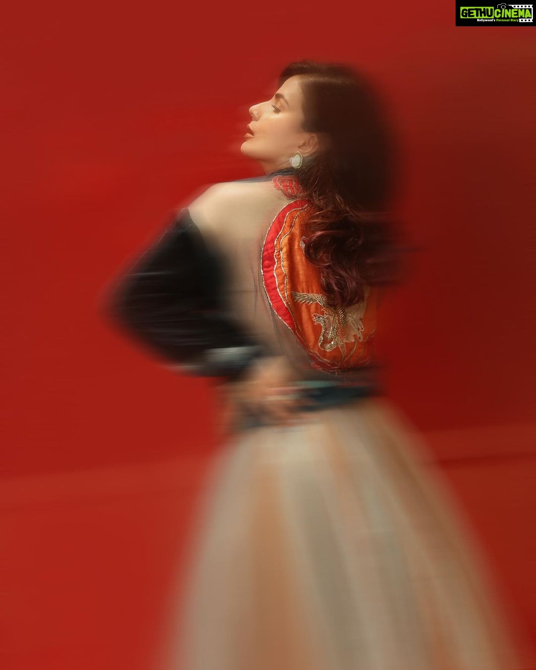 Kirti Kulhari Instagram - ITS ALL A #blur ❤️ For @gqindia 💗 @iamkirtikulhari Wearing: @jajaabor2017 Earrings: @voycejewellery Ring: @aditi_bhatt @Aquamarine Bag: @charleskeithofficial Shoes: @aldo_shoes Makeup & Hair: @nidhiagarwalmua Make-up & Hair Assisted: @remtygarg_makeupartistry Photography: @navindhyaniphoto Styling: @shivangiishrivastav @tryambakam_shivangishrivastava Styling Team: @tapaswini_dalai_ Pr @mulberry_media #highfashion #editorial #fashion #thinkincolours #styleispersonal #fashionista #teamwork #ilikecrazy #thinkoutofthebox