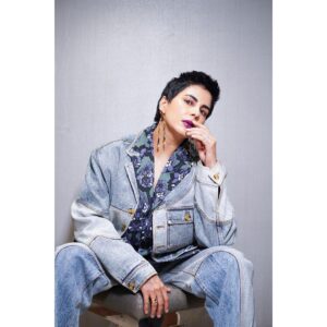 Kirti Kulhari Instagram - Different is my game … I live it… l love it … 
I win it… 💜
For #bigimpactawards2023 @bigfmindia 
#jaipur #rajasthan ❤️

Styled by @shivangiishrivastav @tryambakam_shivangishrivastav 🫶

Wearing: @dhruvkapoor
Earrings & Ring: @elysianoworld
Shoes: @oceedeeshoes

Hmu @mua_anuradharama 🤗