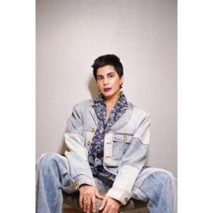Kirti Kulhari Instagram - Different is my game … I live it… l love it … 
I win it… 💜
For #bigimpactawards2023 @bigfmindia 
#jaipur #rajasthan ❤️

Styled by @shivangiishrivastav @tryambakam_shivangishrivastav 🫶

Wearing: @dhruvkapoor
Earrings & Ring: @elysianoworld
Shoes: @oceedeeshoes

Hmu @mua_anuradharama 🤗