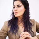 Kirti Kulhari Instagram – #HELLODigitalCover: #KirtiKulhari has been recognised for bringing to life headstrong women who stand their ground and speak their mind. Her chameleon-esque tendencies from everyday life reflect in her on-screen avatars—like in ‘Pink’, ‘Four More Shots Please!’ and ‘Indu Sarkar’.
.
In conversation with this outspoken actor, HELLO! is fascinated by her perspective on life, approach to acting, and emphasis on living solely on her terms. Head to the link in the bio to read it all.
.
Editor: Ruchika Mehta @ruchikamehta05
Interview: Shraddha Chowdhury @shraddhaskc
Photos : Ridhika Mehra @frontrowgypsy
Hair & Make-Up: Nidhi Agarwal @nidhiagarwalmua
Styling: Radhika Mehra @radhikamehra
Artist’s PR: Mulberry Media @mulberry_media