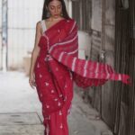 Madhurima Roy Instagram - Laal rung ❤️ In collaboration with @forsarees Captured by @the_little_lens .. #sareereels #redsareereels #indiansarees #trendingsareereels #instasaree #indianwearreels #traditionalwear #ᴛʀᴇɴᴅɪɴɢʀᴇᴇʟs