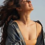Madhurima Roy Instagram - Sea la vie 🌊 Captured by @the_little_lens .. #beachreels #sunkissedreels #beachshoot #goldenhour #salty #sunsetreels #goldenhourphotography #beachday
