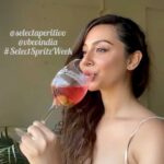 Madhurima Roy Instagram - Select spritz, is always a good idea 🍷🫒⛱🌻 .. In collaboration with @selectaperitivo @vbevindia #selectspritzweek