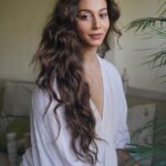 Madhurima Roy Instagram - White adding the most colour, ironic na 🕊 .. Shot by @the_little_lens .. #portraits