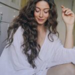 Madhurima Roy Instagram - White adding the most colour, ironic na 🕊 .. Shot by @the_little_lens .. #portraits