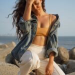 Madhurima Roy Instagram - “What it really means to live life golden, yeah we golden, baby girl we golden” 💫 .. Top time shooting with you @the_little_lens More collaborations coming soon ! .. #photoshoot #golden #waves #aunaturale #denim
