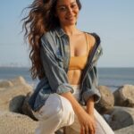 Madhurima Roy Instagram - “What it really means to live life golden, yeah we golden, baby girl we golden” 💫 .. Top time shooting with you @the_little_lens More collaborations coming soon ! .. #photoshoot #golden #waves #aunaturale #denim