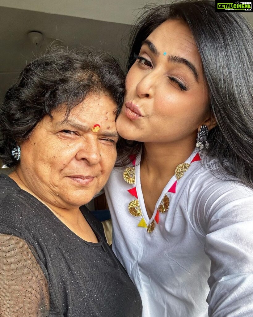 Madhurima Tuli Instagram - Happy Mothers Day my lifeline.. ♥️😘 @vijayamountaineer