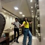 Madhurima Tuli Instagram - Trying to imitate Madhuri maam , but who can beat the perfectionist 💁🏻‍♀️♥️🤣 #reelitfeelit #reelkarofeelkaro #reels #random #dancereels #madness