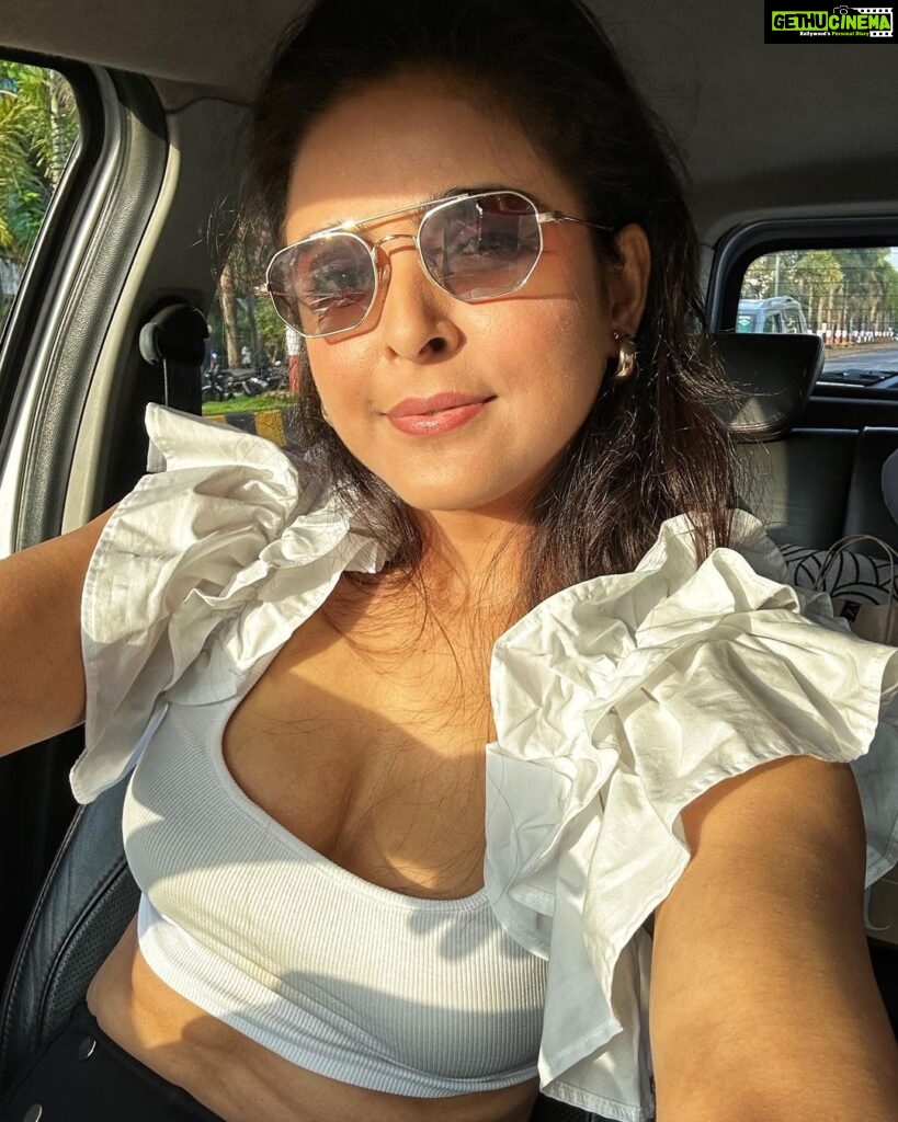 Madhurima Tuli Instagram - Car selfie 🤳 ♥️ #selfie #cars #white #love #lifestyle #peace