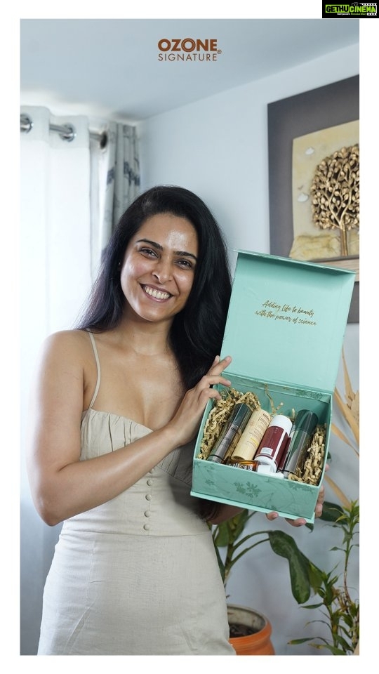 Madhurima Tuli Instagram - "Radiant Glow: A Daily Skincare Ritual for Healthy, Beautiful Skin" ✨💆‍♀️ Step into the world of self-care with our rejuvenating daily skincare routine that will leave your skin looking and feeling its best. Remember to follow your skincare routine regularly while starting your day ☀️ and even before sleeping 🌙. The best thing out of this is that I have Ozone Signature, which helped me unveil the secrets to achieving a radiant glow, all through a highly effective skincare range. 💖🌟 #ozonesignature #skincare #ayurveda #dermaceuticals #antiaging #brightening #hydrating #purifying #crueltyfree #darkcircles #finelines #wrinkles #dullness #kanakataila #goldoil #antiagingoil #wrinklecream