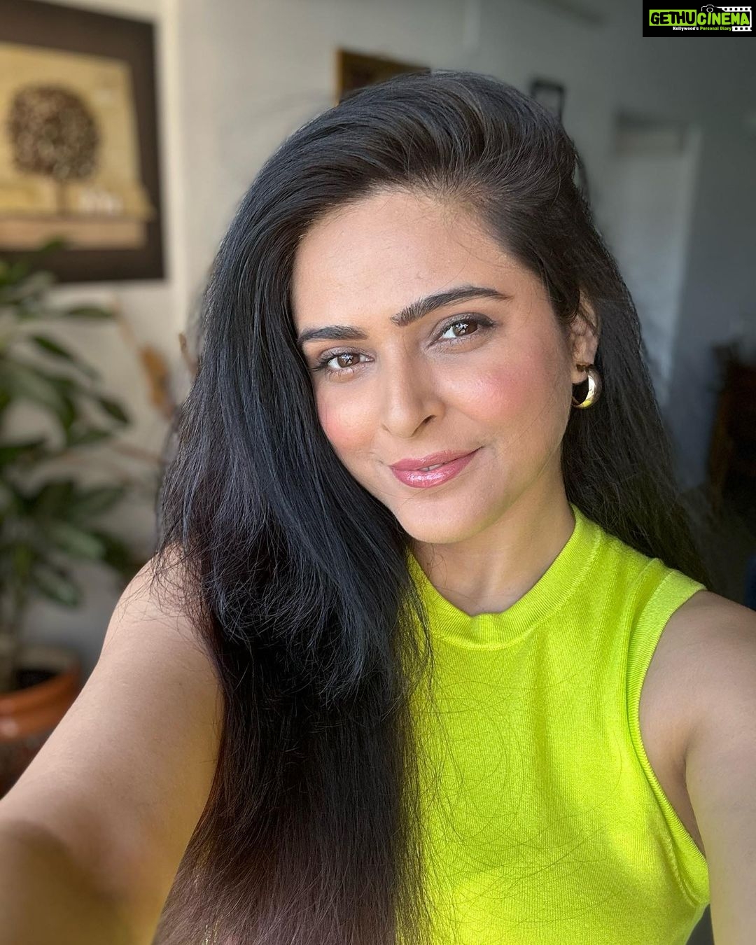 Madhurima Tuli Instagram - Selfiessssss 🌞💛