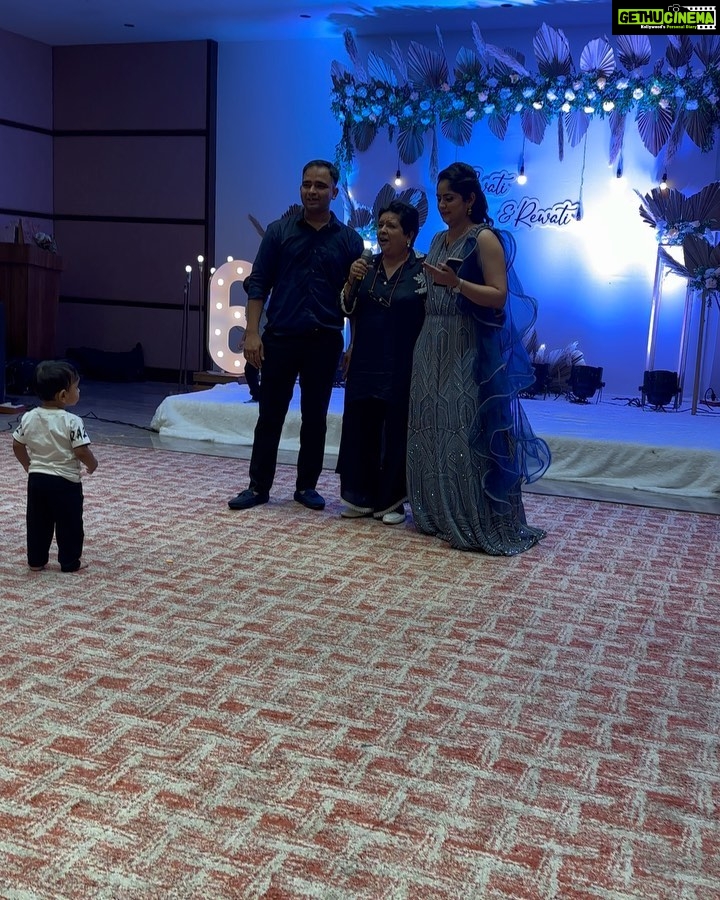 Madhurima Tuli Instagram - And the anniversary was funtastic 🥳♥️ Lots of love to you both!! God Bless you @swatisinha2309 @rewati.7100 ♥️♥️
