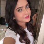 Madhurima Tuli Instagram - 🦄💖 Ps - Suggest me a song for a reel 🫶🏼💖 #morning #selfie #love #live #laugh #goodvibes