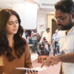 Madhurima Tuli Instagram - Some candid moments while shooting with the evergreen @sanjaykapoor2500 Sir and our director @ngulabb 🙌🏼🎬♥️ #set #film #web #grateful #excited