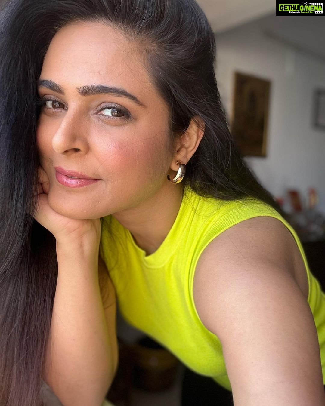 Madhurima Tuli Instagram - Selfiessssss 🌞💛