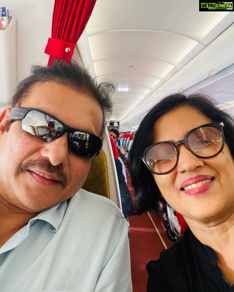 Madhushree Instagram - Look to whom I met in the flight .. the great #indian #cricketer #ravishastri , such a humble person . Met #harshbhogle , the great #cricket #comantator #robbybadal #cricket #chennai #ipl #iplchennai #sports #teamindia #indian #indiancricket #cricketer