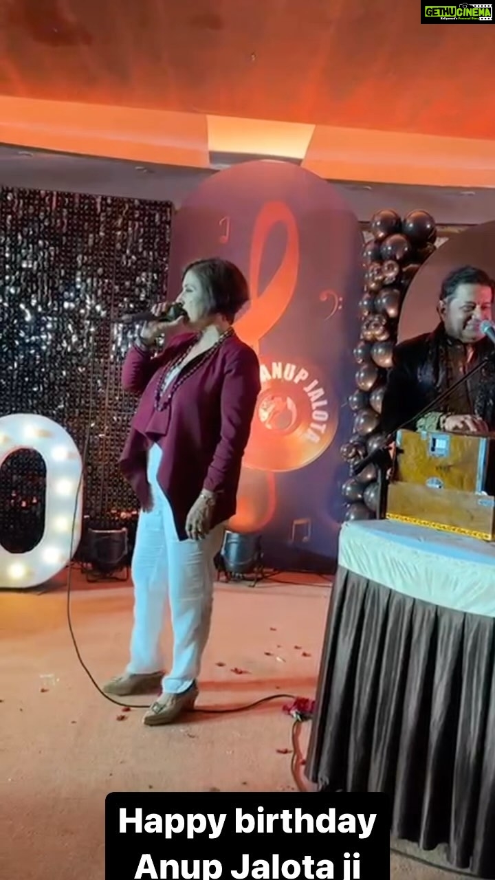 Madhushree Instagram - #happybirthday to My best #friend my #guide #anupjalota ji on his 70th #birthday . #bhajansamrat #padmashri #anupjalotaji #bhajan #music #song