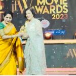 Madhushree Instagram – Thank you #jfw  for best female playback singer awards  for Mallipoo song . Honoured to got this from the #legengary  #singer #sujathamohan ji  #mallipoo  #vtv  #arrahman  #tamil  #songs  #silambarasan  #gautammenon  #thinkmusic  #mallipoomadhushree  #mallipoolove  #drisharikganesh #mallipoodance  #jfwmovieawards2023