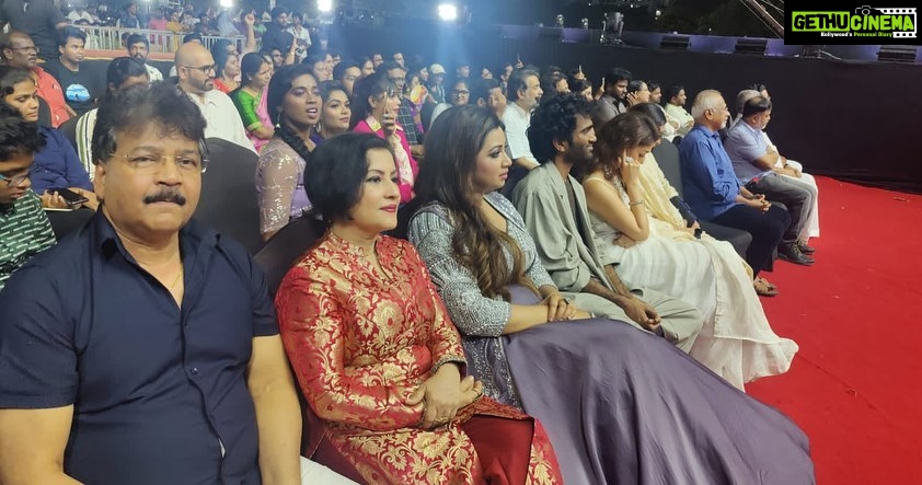 Madhushree Instagram - Enjoying the moment Few photos of #behindwoodsgoldicons awards . #shreyaghoshal #behindwoodsgoldicons #behindwoods #arrahman #silambarasan_str #alluarjun