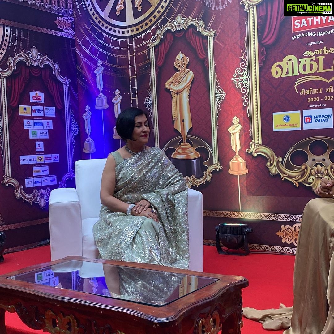 Madhushree Instagram - Thanks to #anandavikatanawards for #bestfemaleplaybacksinger of #mallipoo #song #vtk #arrahman #silambarasan #gautammenon #thinkmusic #drisharikganesh #siddhiidnani #singer #music