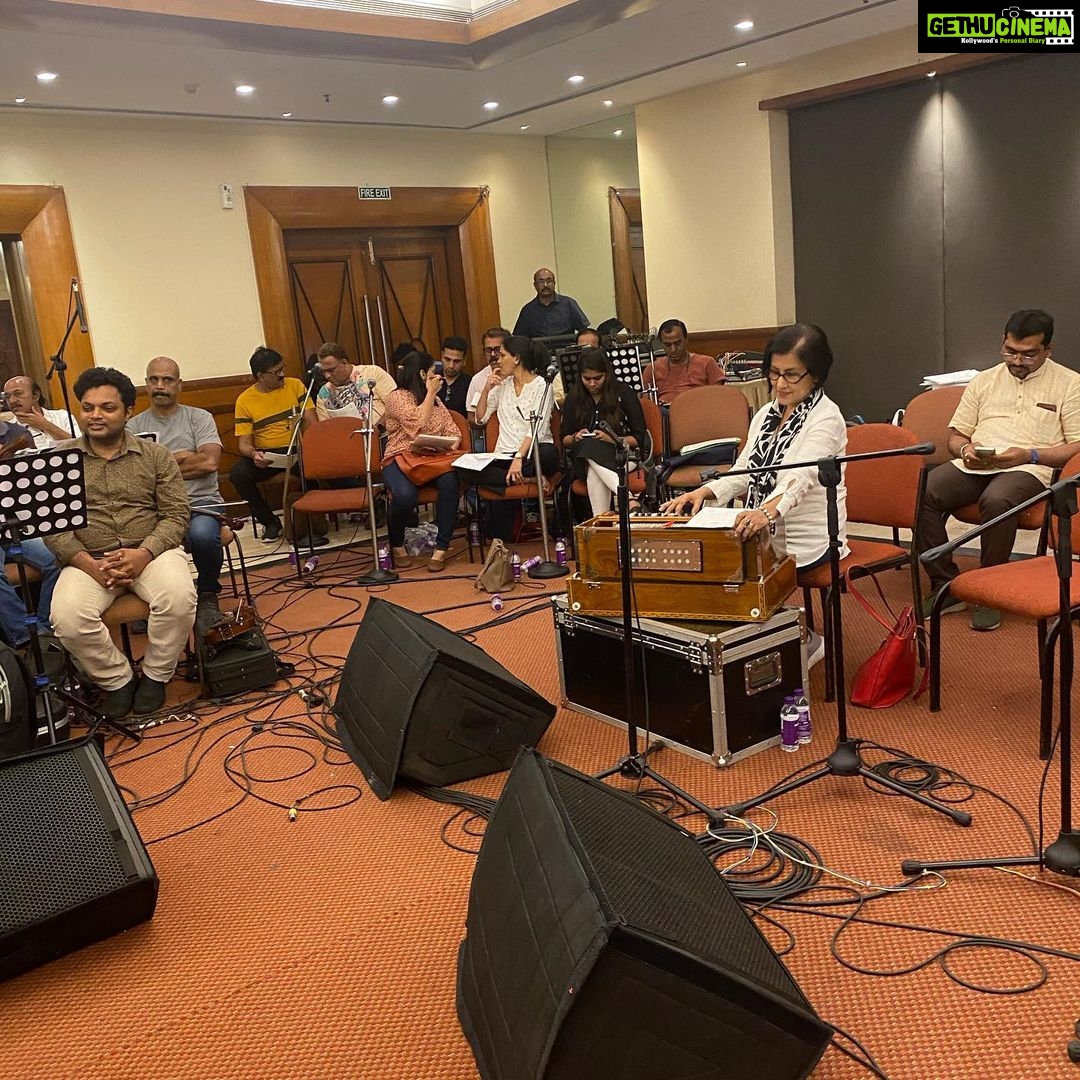 Madhushree Instagram - rehearsal for coming 11th show in Dom NSC. Big band . #skmusicworks #anupjalota #jaintemple #jain