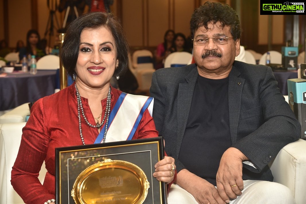 Madhushree Instagram - #middaypowerfulwomenawards2023 . #naarishakti . Presented by 2 #poweful #women hon #amrutafadnavis ji wife of #devendrafadnavis ji and #wardakhannadiadwala wife of #sajidnadiadwala . #shakti #naarishakti #deputychiefminister #devendrafadnavis #filmmaker #sajidnadiadwala #singer #song #singing #musician #music #voice #iconicvoice #playbacksinger #artist #art