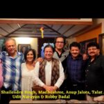 Madhushree Instagram – Musical get together .. #uditnarayan  #film  #nepal  #anupjalota  #bhajan  #lucknow  #talataziz  #ghazal  #hydrabad  #shailendrasingh  #retro  #bobby  #punjub  #robbybadal  #suriname  #southamerica  #caribean  #music  #party  #musicalparty