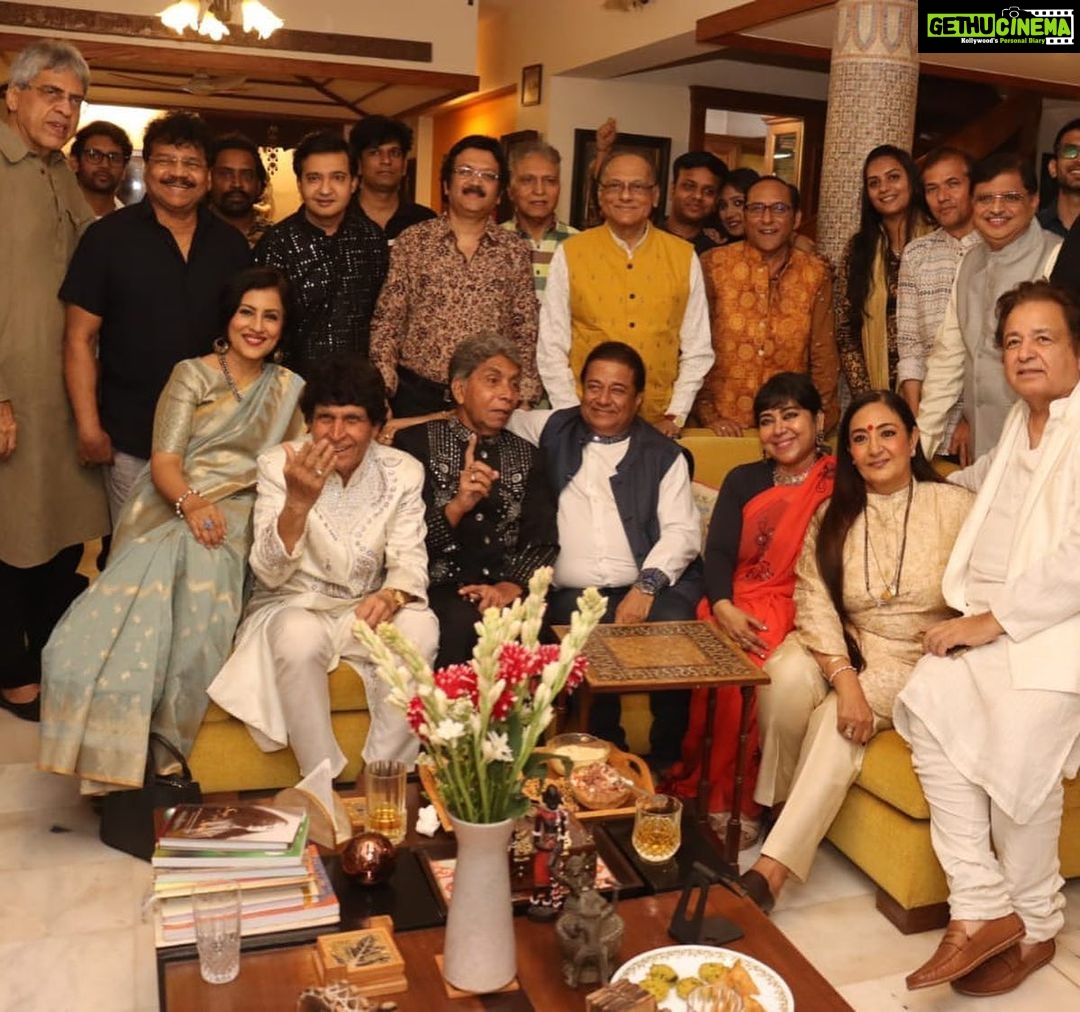 Madhushree Instagram - All legends are in one frame . #anupjalota #mohammadhussien #ahemedhussain #jaspindernarula #drsomaghosh #ashokekhosla #anumalik #prithvi #chandandas #music #ghazal #padmashri #bhajan #ghanshyam #sanjaytandon #vivekprakash