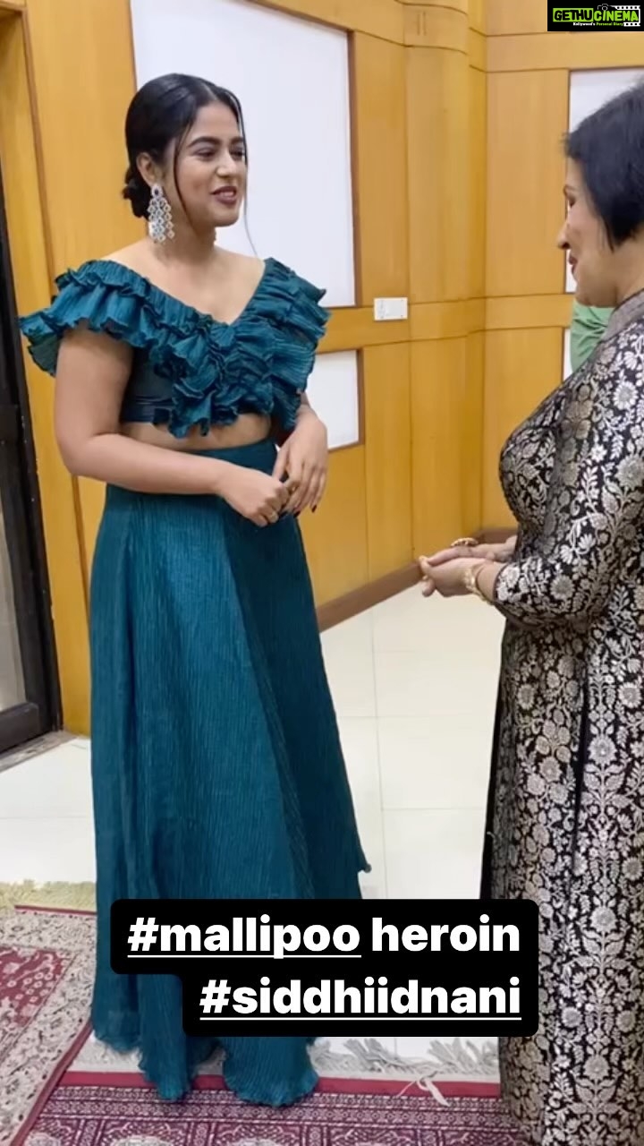 Madhushree Instagram - Met #mallipoo heroine #siddhiidnani #edisonawards #vtk #silambarasan #arrahman #gautammenon #thamarailyrics #velsuniversity #thinkmusic #song #trendingsongs #mallipoosong #drisharikganesh