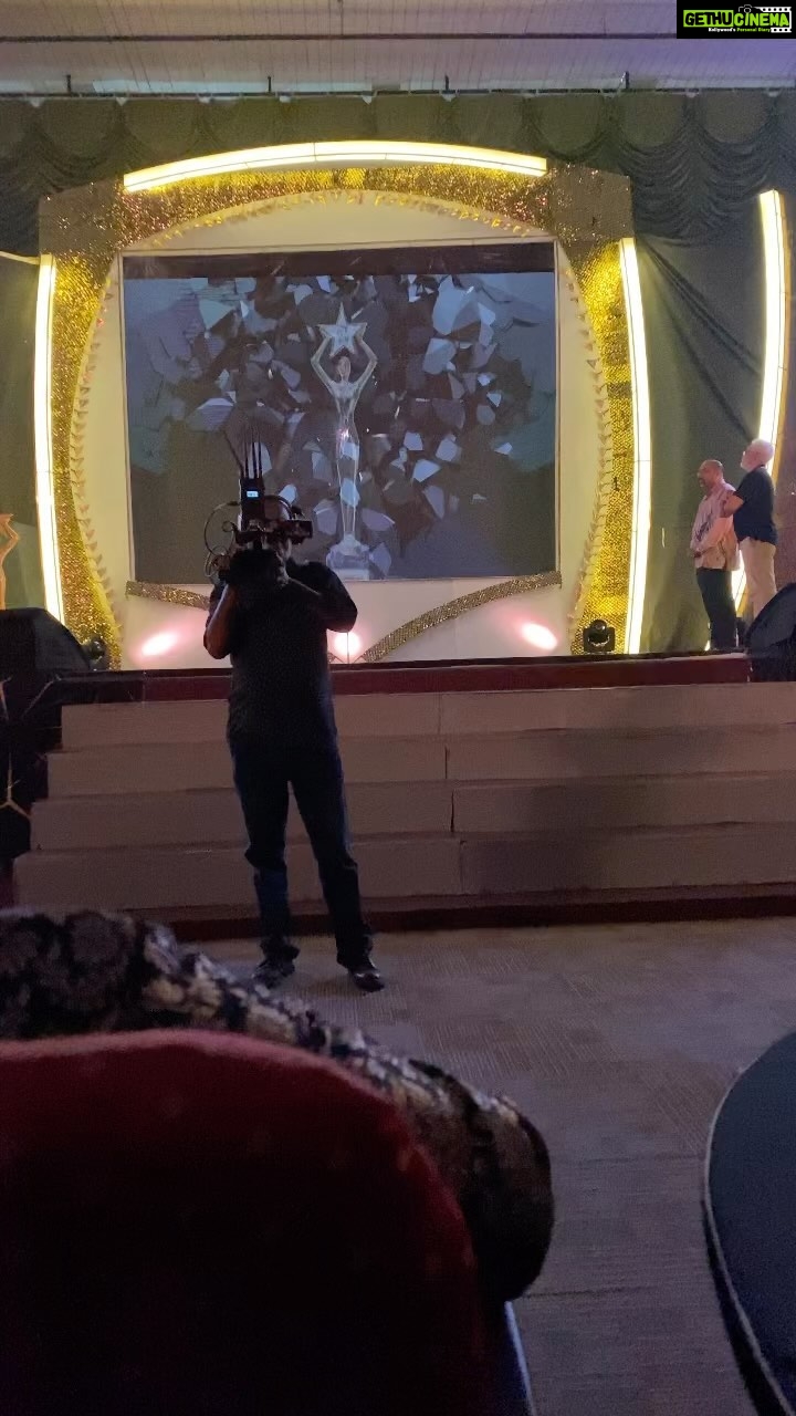 Madhushree Instagram - #mallipoo rocks #adisonawards #tamilsongs #arrahman #thamarailyrics #vtk #silambarasan #gautammenon #velsuniversity #drisharikganesh #music #song #voice #artist #singer #musician