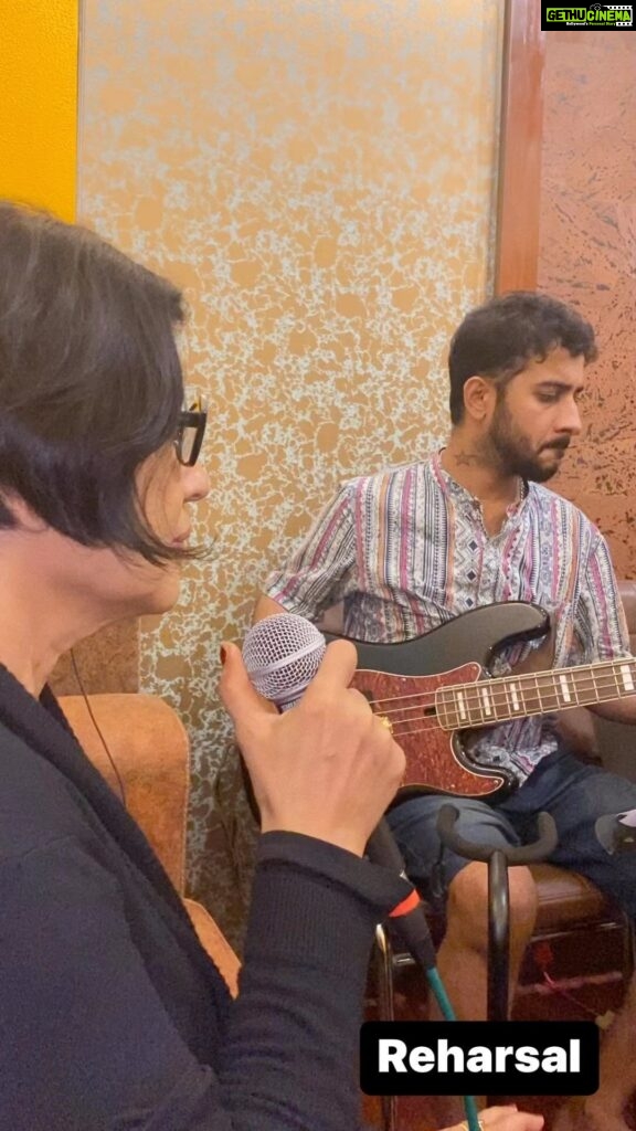Madhushree Instagram - I always like Jamming . It’s very important.. getting lots of new idea . I always do #reharsal #jamming #musical #music #song #voice #melody #singer #musician #artist #art