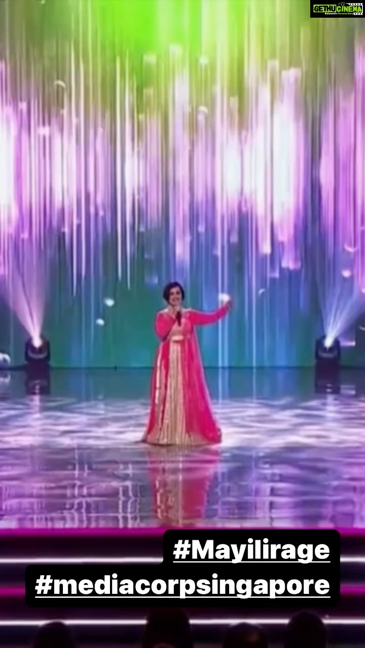 Madhushree Instagram - #mayilirage live performance in #singapore #mediacorp #pradhanavizha2022 #vasantam with very #talented singer #vishnubalaji #arrahman #surya #tamil #vishnubalaji tamilsonglyrics #tamilsongs #mediacorpsingapore #music #singer #song #voice #artist #romantic #love #feelings #singing #imotion #instagram #instagood #instadaily #instalove #instaart